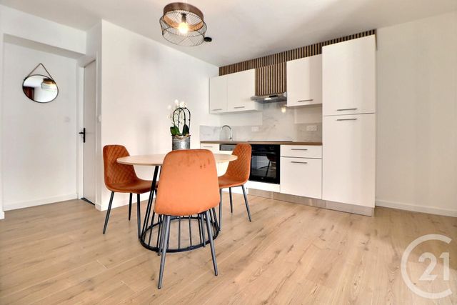 Appartement T3 à vendre - 3 pièces - 48,17 m2 - St Raphael - 83 - PROVENCE-ALPES-COTE-D-AZUR