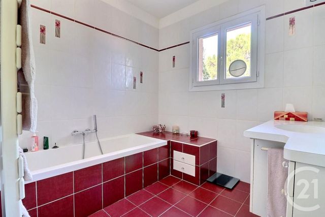 Maison à vendre - 9 pièces - 237 m2 - Frejus - 83 - PROVENCE-ALPES-COTE-D-AZUR