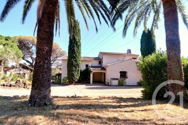 Maison à vendre - 9 pièces - 237 m2 - Frejus - 83 - PROVENCE-ALPES-COTE-D-AZUR