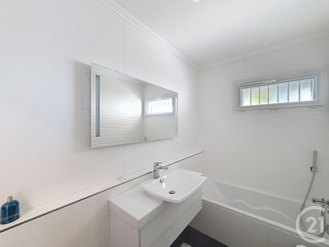 Appartement T4 à vendre - 4 pièces - 89,69 m2 - Frejus - 83 - PROVENCE-ALPES-COTE-D-AZUR