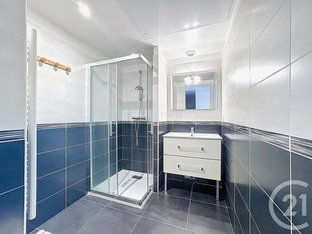 Appartement T3 à vendre - 3 pièces - 77,31 m2 - St Raphael - 83 - PROVENCE-ALPES-COTE-D-AZUR