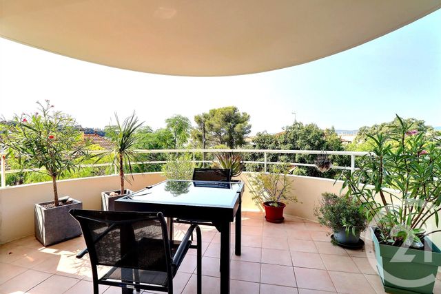 Appartement T3 à vendre - 3 pièces - 69 m2 - St Raphael - 83 - PROVENCE-ALPES-COTE-D-AZUR
