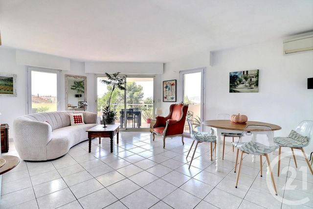 Appartement T3 à vendre - 3 pièces - 69 m2 - St Raphael - 83 - PROVENCE-ALPES-COTE-D-AZUR