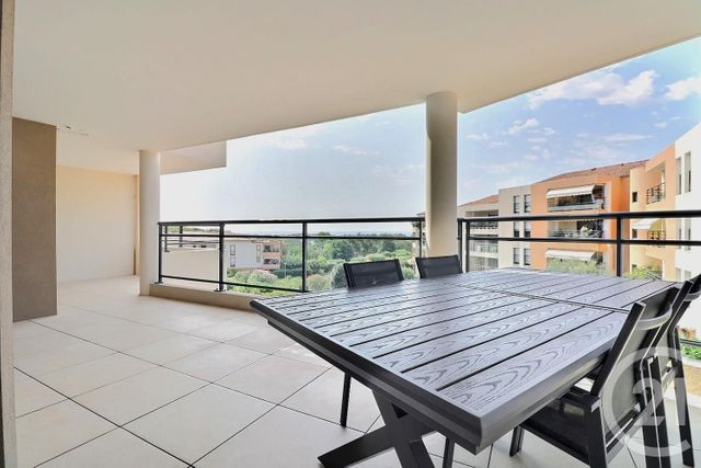 Appartement F3 à vendre - 3 pièces - 64,39 m2 - St Raphael - 83 - PROVENCE-ALPES-COTE-D-AZUR