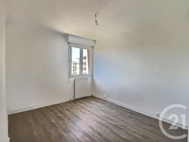 Afficher la photo en grand Appartement T4 à vendre - 4 pièces - 73 m2 - Frejus - 83 - PROVENCE-ALPES-COTE-D-AZUR