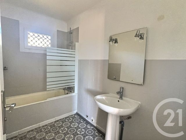 Afficher la photo en grand Appartement T4 à vendre - 4 pièces - 73 m2 - Frejus - 83 - PROVENCE-ALPES-COTE-D-AZUR