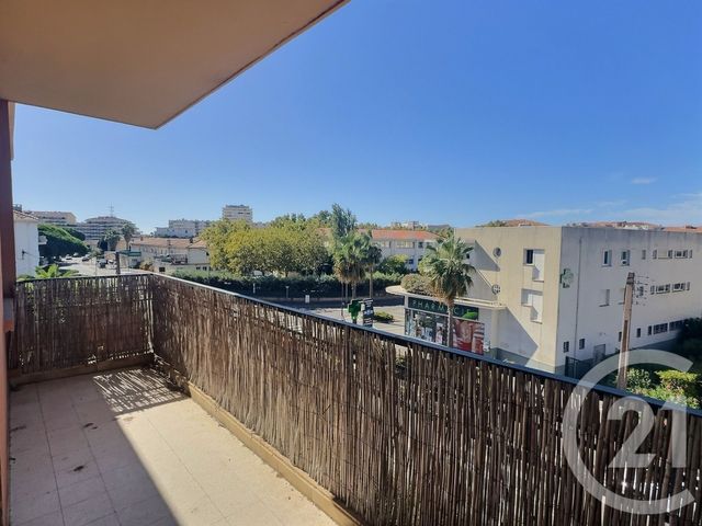 Appartement T4 à vendre - 4 pièces - 73 m2 - Frejus - 83 - PROVENCE-ALPES-COTE-D-AZUR