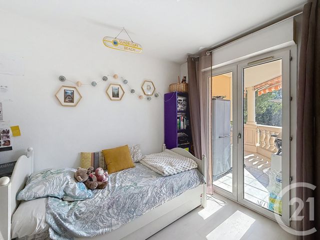 Appartement T4 à vendre - 4 pièces - 76,21 m2 - Frejus - 83 - PROVENCE-ALPES-COTE-D-AZUR