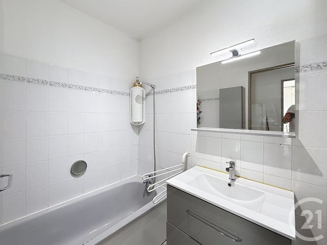 Appartement T4 à vendre - 4 pièces - 76,21 m2 - Frejus - 83 - PROVENCE-ALPES-COTE-D-AZUR