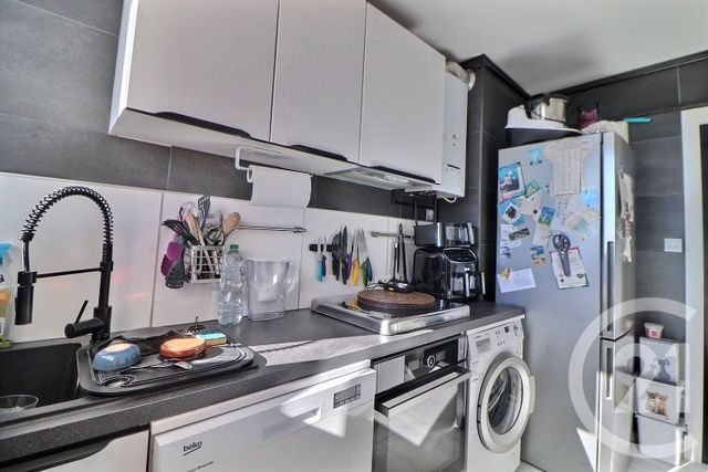 Afficher la photo en grand Appartement T2 à vendre - 2 pièces - 41,76 m2 - Frejus - 83 - PROVENCE-ALPES-COTE-D-AZUR