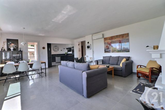 Maison à vendre - 5 pièces - 121 m2 - St Raphael - 83 - PROVENCE-ALPES-COTE-D-AZUR