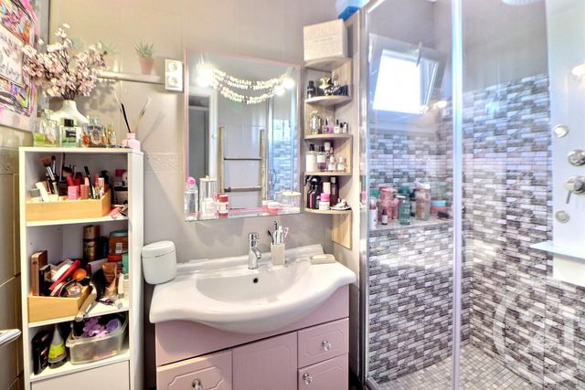 Appartement T4 à vendre - 4 pièces - 76 m2 - Frejus - 83 - PROVENCE-ALPES-COTE-D-AZUR