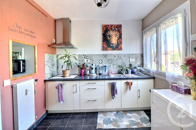 Appartement T4 à vendre - 4 pièces - 76 m2 - Frejus - 83 - PROVENCE-ALPES-COTE-D-AZUR