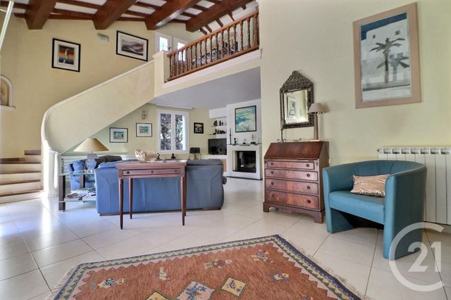 Maison à vendre - 6 pièces - 156,10 m2 - St Raphael - 83 - PROVENCE-ALPES-COTE-D-AZUR