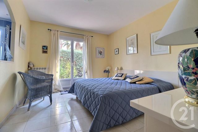 Maison à vendre - 6 pièces - 156,10 m2 - St Raphael - 83 - PROVENCE-ALPES-COTE-D-AZUR