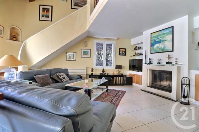 Maison à vendre - 6 pièces - 156,10 m2 - St Raphael - 83 - PROVENCE-ALPES-COTE-D-AZUR