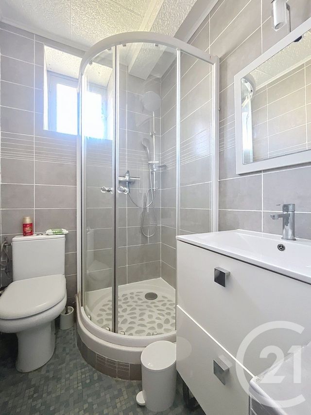 Appartement T3 à vendre - 3 pièces - 53,92 m2 - Frejus - 83 - PROVENCE-ALPES-COTE-D-AZUR