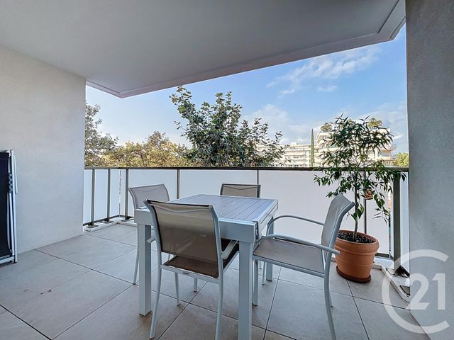 Afficher la photo en grand Appartement F2 à vendre - 2 pièces - 45,05 m2 - Frejus - 83 - PROVENCE-ALPES-COTE-D-AZUR