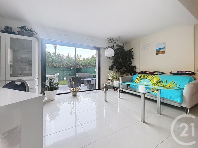 Appartement F3 à vendre - 3 pièces - 64,82 m2 - St Raphael - 83 - PROVENCE-ALPES-COTE-D-AZUR