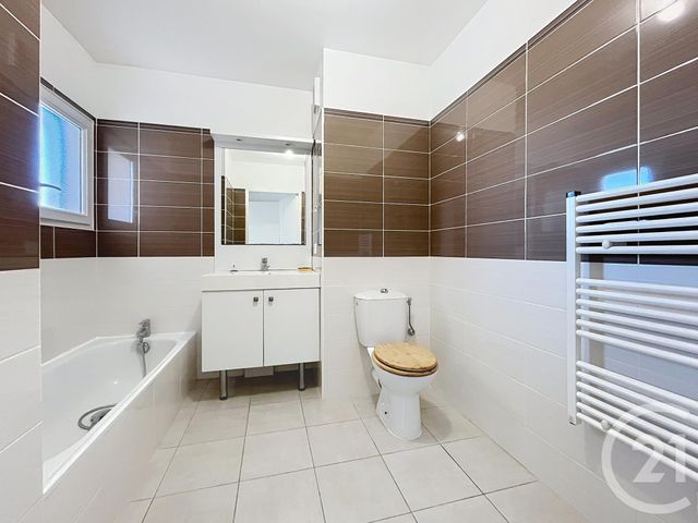 Appartement F2 à vendre - 2 pièces - 43 m2 - Frejus - 83 - PROVENCE-ALPES-COTE-D-AZUR