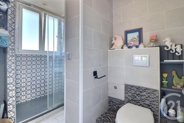 Appartement T4 à vendre - 4 pièces - 64 m2 - Frejus - 83 - PROVENCE-ALPES-COTE-D-AZUR