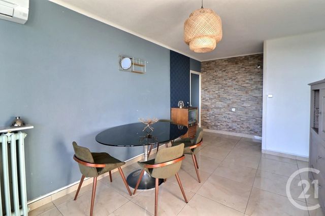 Appartement T4 à vendre - 4 pièces - 64 m2 - Frejus - 83 - PROVENCE-ALPES-COTE-D-AZUR