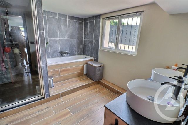 Appartement T3 à vendre - 3 pièces - 75 m2 - Puget Sur Argens - 83 - PROVENCE-ALPES-COTE-D-AZUR