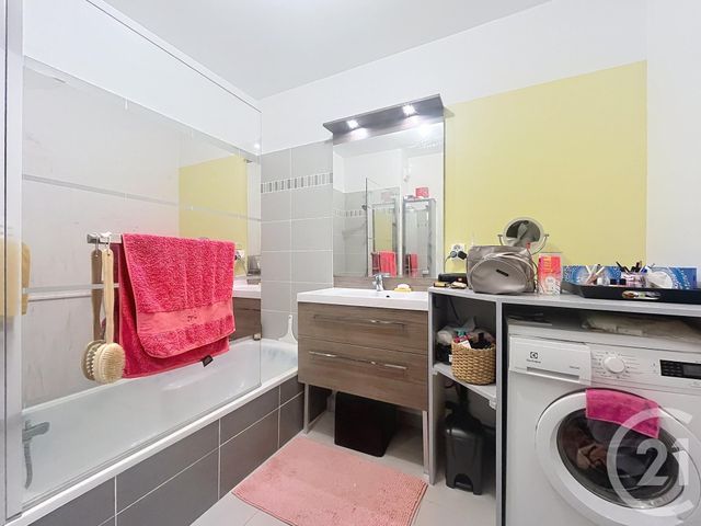 Appartement F3 &agrave; vendre - 3 pi&egrave;ces - 58,11 m2 - Roquebrune Sur Argens - 83 - PROVENCE-ALPES-COTE-D-AZUR