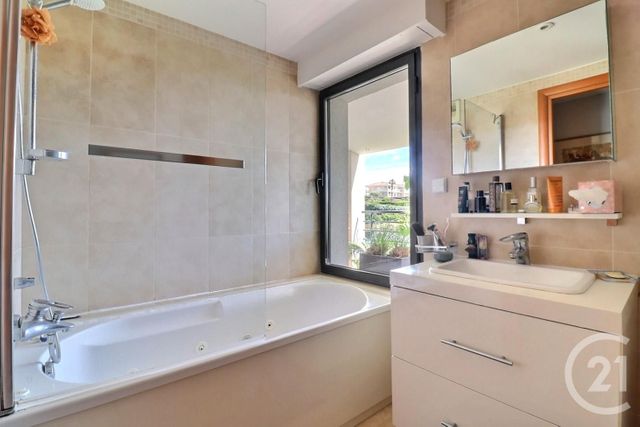 Appartement F3 &agrave; vendre - 3 pi&egrave;ces - 85 m2 - St Raphael - 83 - PROVENCE-ALPES-COTE-D-AZUR