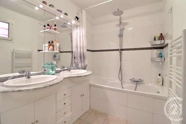 Appartement T4 &agrave; vendre - 4 pi&egrave;ces - 81,96 m2 - Frejus - 83 - PROVENCE-ALPES-COTE-D-AZUR