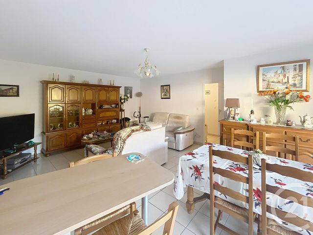 Appartement à vendre - 4 pièces - 87,97 m2 - St Raphael - 83 - PROVENCE-ALPES-COTE-D-AZUR