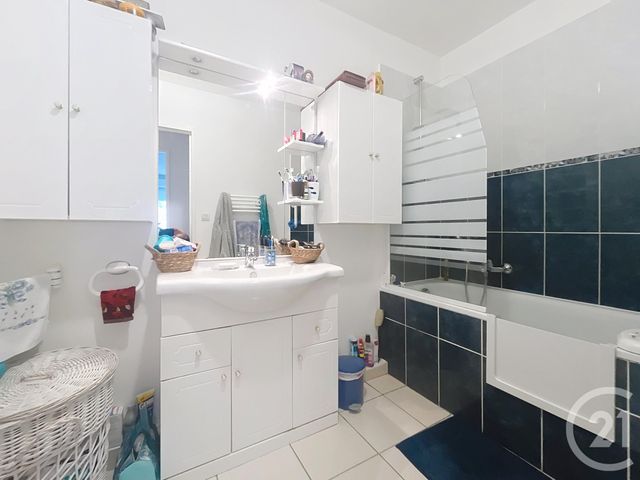 Appartement à vendre - 4 pièces - 87,97 m2 - St Raphael - 83 - PROVENCE-ALPES-COTE-D-AZUR