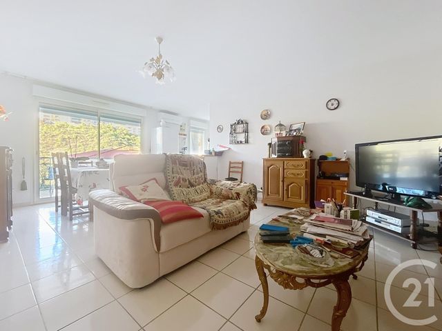 Appartement à vendre - 4 pièces - 87,97 m2 - St Raphael - 83 - PROVENCE-ALPES-COTE-D-AZUR