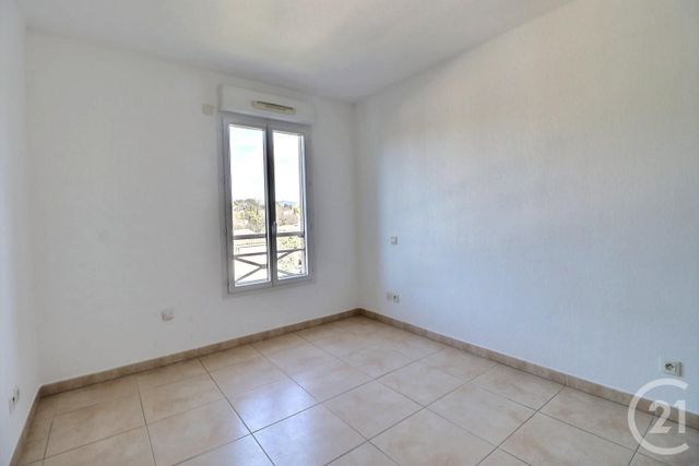 Appartement F3 à vendre - 3 pièces - 78,28 m2 - St Raphael - 83 - PROVENCE-ALPES-COTE-D-AZUR