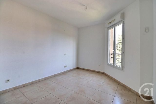 Appartement F3 à vendre - 3 pièces - 78,28 m2 - St Raphael - 83 - PROVENCE-ALPES-COTE-D-AZUR