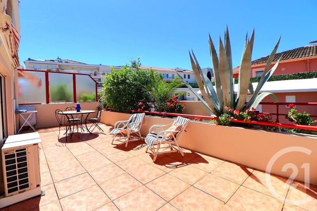 Appartement T2 à vendre - 2 pièces - 51 m2 - St Raphael - 83 - PROVENCE-ALPES-COTE-D-AZUR