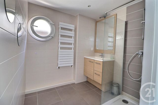 Appartement T2 à vendre - 2 pièces - 40 m2 - Frejus - 83 - PROVENCE-ALPES-COTE-D-AZUR