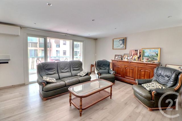 Appartement T3 à vendre - 3 pièces - 73,47 m2 - St Raphael - 83 - PROVENCE-ALPES-COTE-D-AZUR