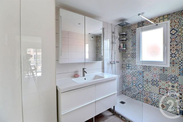 Appartement T3 à vendre - 3 pièces - 73,47 m2 - St Raphael - 83 - PROVENCE-ALPES-COTE-D-AZUR