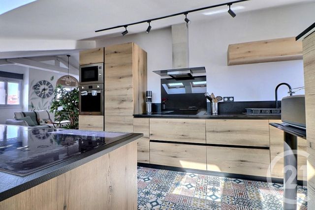 Appartement T4 à vendre - 4 pièces - 100 m2 - St Raphael - 83 - PROVENCE-ALPES-COTE-D-AZUR