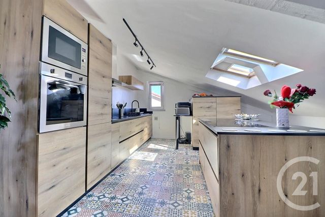 Appartement T4 à vendre - 4 pièces - 100 m2 - St Raphael - 83 - PROVENCE-ALPES-COTE-D-AZUR