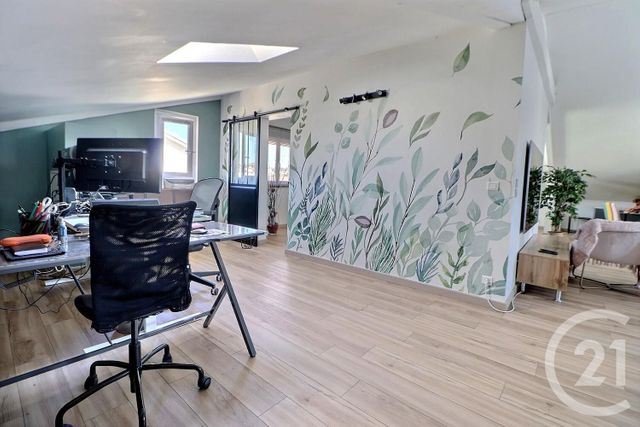 Appartement T4 à vendre - 4 pièces - 100 m2 - St Raphael - 83 - PROVENCE-ALPES-COTE-D-AZUR