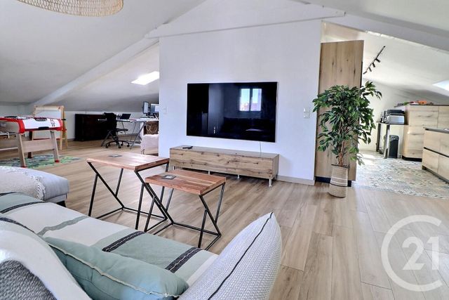 Appartement T4 à vendre - 4 pièces - 100 m2 - St Raphael - 83 - PROVENCE-ALPES-COTE-D-AZUR