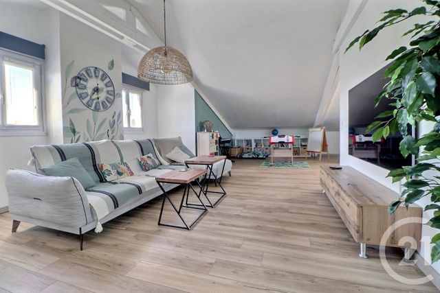 Appartement T4 à vendre - 4 pièces - 100 m2 - St Raphael - 83 - PROVENCE-ALPES-COTE-D-AZUR