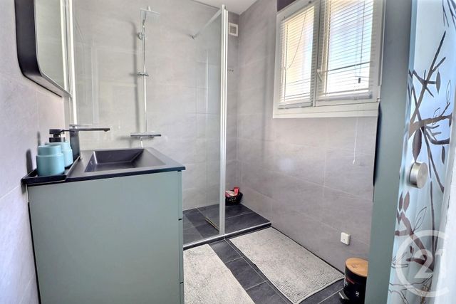 Appartement T4 à vendre - 4 pièces - 100 m2 - St Raphael - 83 - PROVENCE-ALPES-COTE-D-AZUR