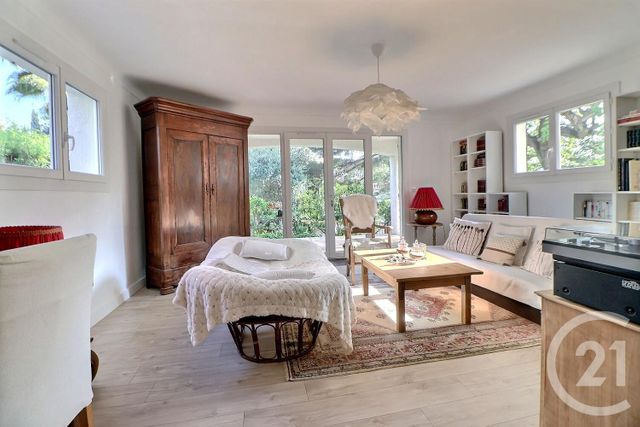 Afficher la photo en grand Maison à vendre - 6 pièces - 163 m2 - St Raphael - 83 - PROVENCE-ALPES-COTE-D-AZUR