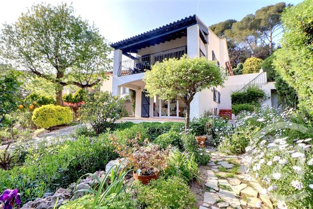 Maison à vendre - 6 pièces - 163 m2 - St Raphael - 83 - PROVENCE-ALPES-COTE-D-AZUR