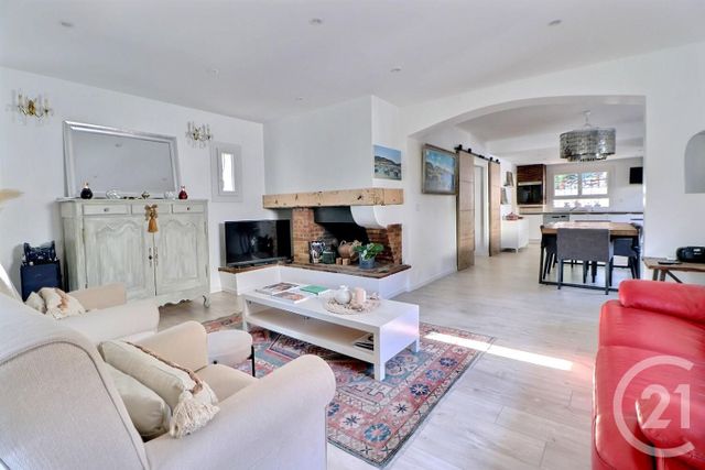 Afficher la photo en grand Maison à vendre - 6 pièces - 163 m2 - St Raphael - 83 - PROVENCE-ALPES-COTE-D-AZUR