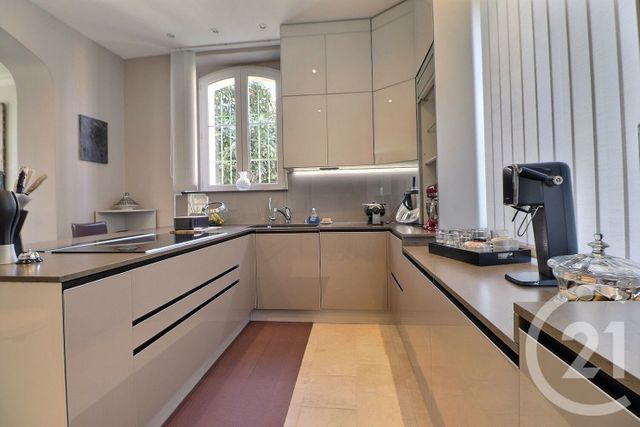 Maison à vendre - 7 pièces - 244 m2 - St Raphael - 83 - PROVENCE-ALPES-COTE-D-AZUR