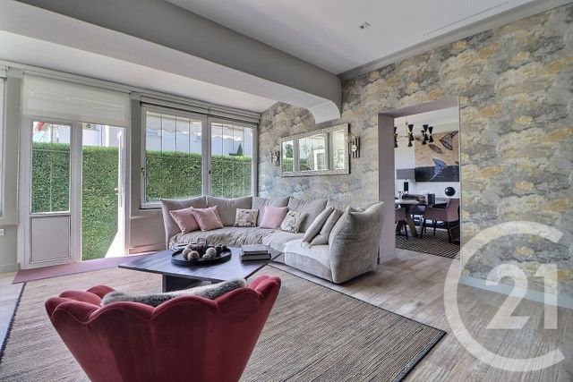 Maison à vendre - 7 pièces - 244 m2 - St Raphael - 83 - PROVENCE-ALPES-COTE-D-AZUR